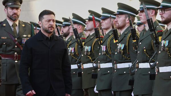 Ukraine's President Volodymyr Zelensky, inspects the Guard of Honour as he visits Irish Prime Minister Micheal Martin at Government Buildings in Dublin, Ireland, Tuesday, Dec. 2, 2025. - Sputnik International