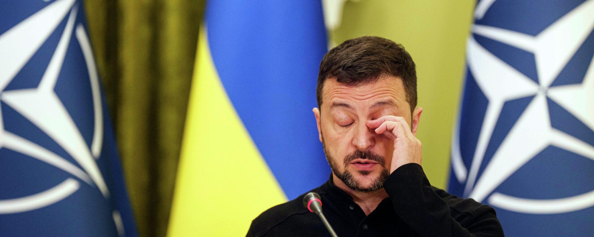 Ukraine's Volodymyr Zelensky speaks to journalists during a joint press conference with NATO Secretary General Mark Rutte in Kiev, Ukraine, Thursday Oct. 3, 2024.  - Sputnik International, 1920, 15.12.2025