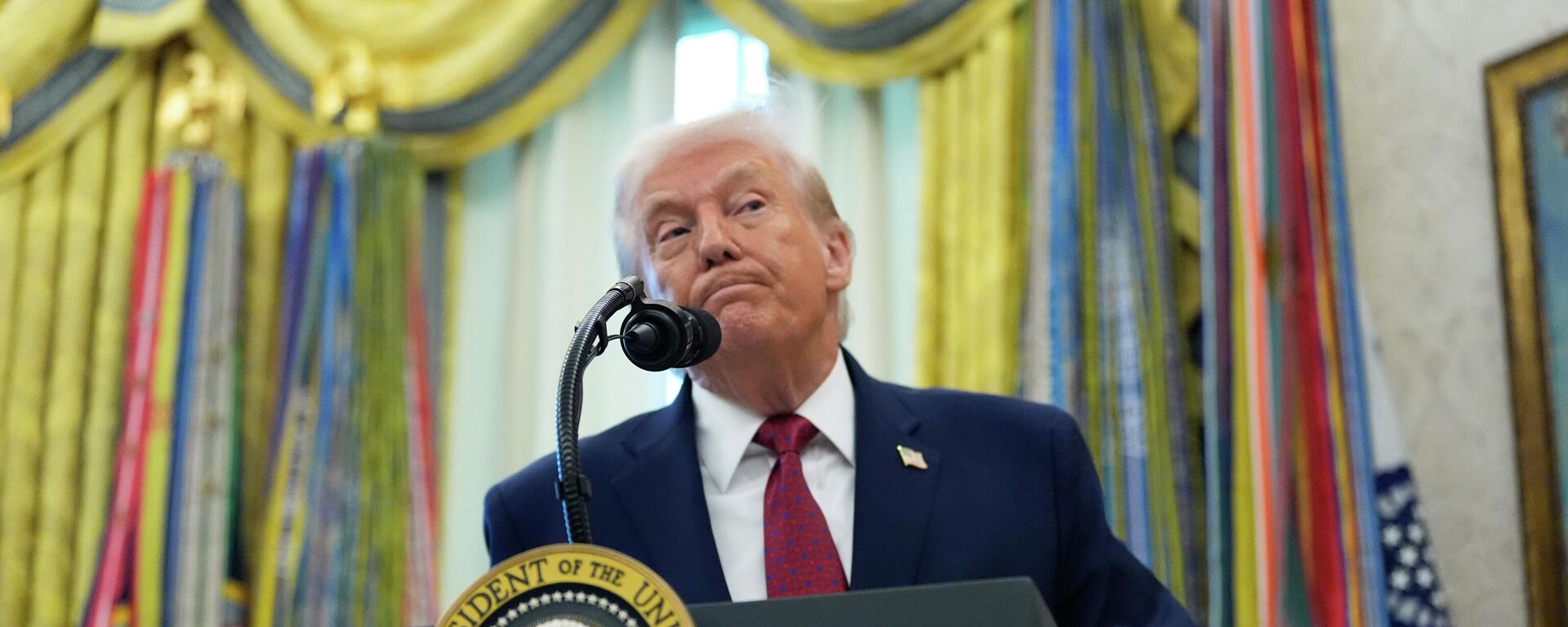 President Donald Trump speaks during a Mexican Border Defense Medal presentation in the Oval Office of the White House, Monday, Dec. 15, 2025, in Washington - Sputnik International, 1920, 25.12.2025