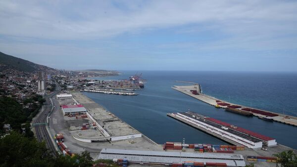 La Guaira's seaport stands on the coast of Venezuela, Wednesday, Dec 17, 2025.  - Sputnik International