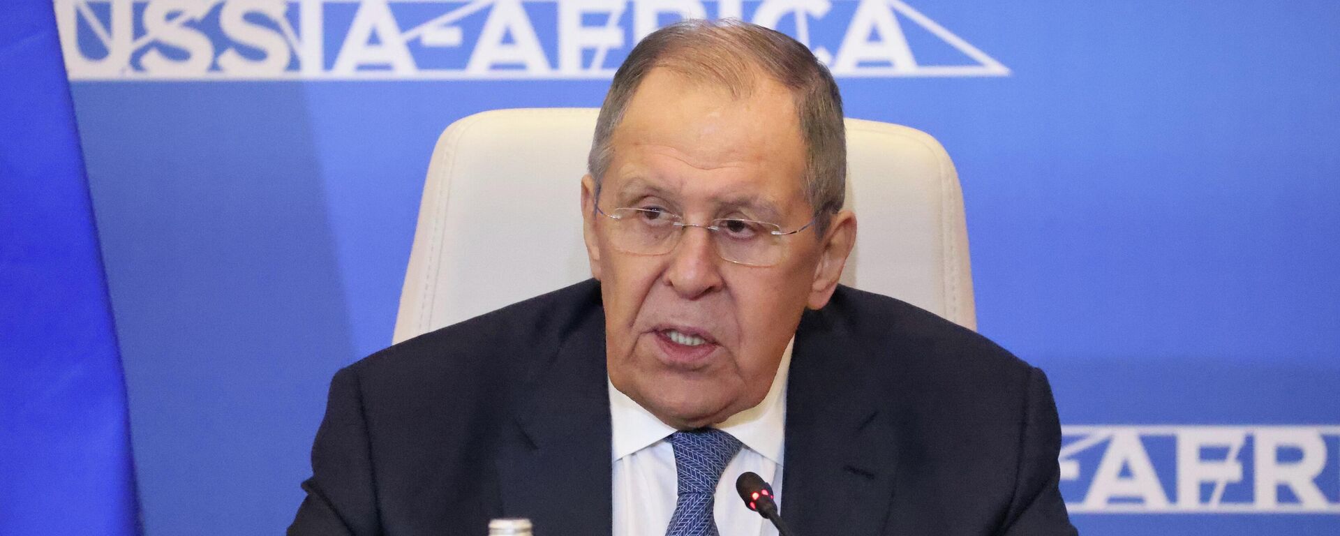Russian Foreign Minister Sergey Lavrov during a joint press conference with Egyptian Foreign Minister Badr Abdel Ata at the Second Ministerial Conference of the Russia-Africa Partnership Forum in Cairo. - Sputnik International, 1920, 20.12.2025