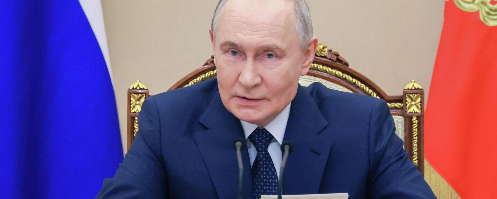 Russian President Vladimir Putin during a meeting on the State Armament Program, December 26 - Sputnik International, 1920, 08.02.2026