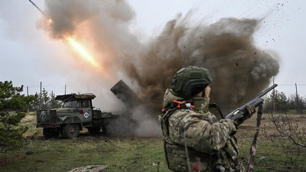 Combat work of the Grad MLRS crew - Sputnik International