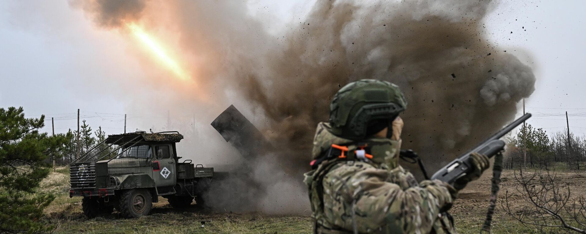 Combat work of the Grad MLRS crew Combat work of the Grad MLRS crew - Sputnik International, 1920, 28.12.2025