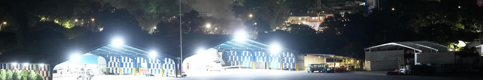 Над аэропортом Ла-Карлота поднимается дым после взрывов и пролетов низколетящих самолетов в Каракасе, Венесуэла - Sputnik International, 1920