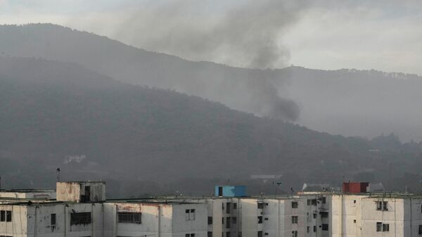 Smoke rises from Fort Tiuna, the main military garrison in Caracas, Venezuela, after multiple explosions were heard and aircraft swept through the area, Saturday, Jan. 3, 2026.  - Sputnik International