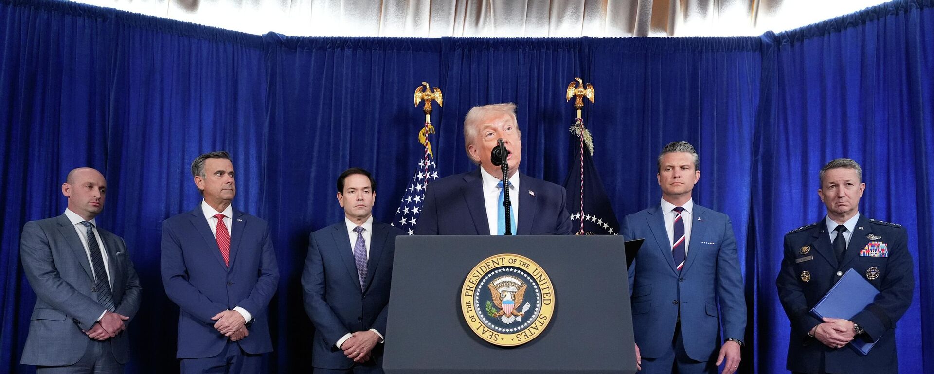 President Donald Trump speaks at his Mar-a-Lago club - Sputnik International, 1920, 04.01.2026