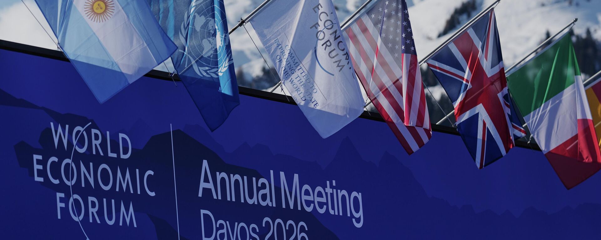 Flags adorn the Congress Center in Davos, Switzerland, on Monday, Jan. 19, 2026, as the World Economic Forum convenes its Annual Meeting. - Sputnik International, 1920, 21.01.2026