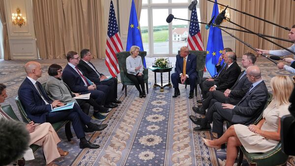 President Donald Trump meets European Commission President Ursula von der Leyen at the Trump Turnberry golf course in Turnberry, Scotland Sunday, July 27, 2025. - Sputnik International