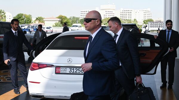 Members of the Russian delegation leave a hotel for the talks between the United States, Russia and Ukraine in Abu Dhabi, United Arab Emirates.  - Sputnik International