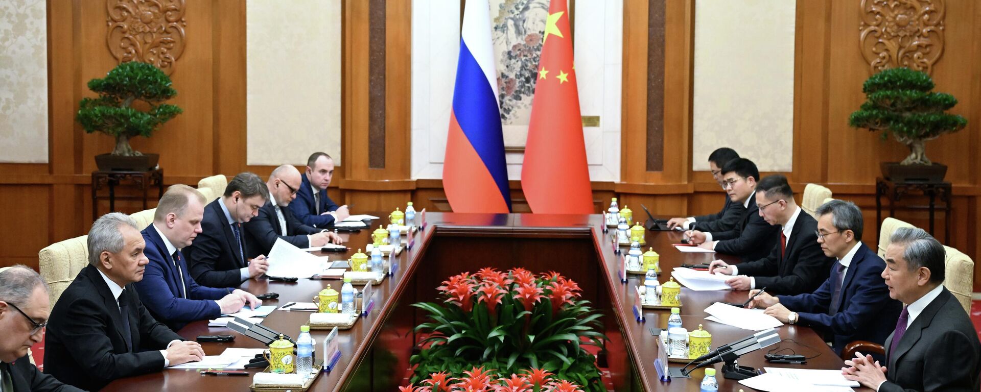 Russia's Shoigu & China's Wang Yi hold talks in Beijing, February 1, 2026 - Sputnik International, 1920, 01.02.2026