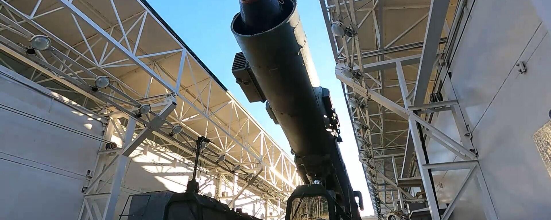 The launch of a Yars intercontinental ballistic missile during a strategic nuclear forces exercise involving their ground, naval, and air components at the Plesetsk State Test Cosmodrome, Russia. - Sputnik International, 1920, 05.02.2026