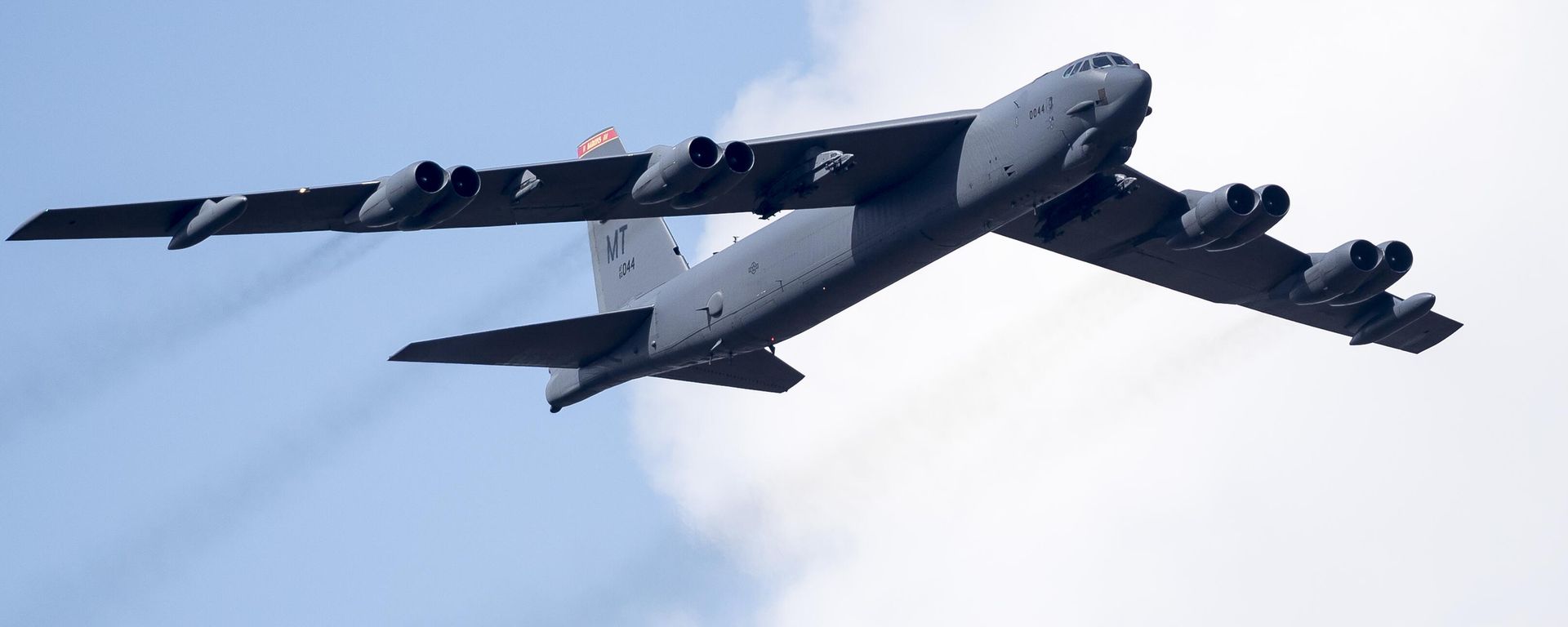 A US Air Force B-52 bomber flies over Training Range in Pabrade during a military exercise 'Iron Wolf 2016' some 60km.(38 miles) north of the capital Vilnius, Lithuania, Thursday, June 16, 2016. (AP Photo/Mindaugas Kulbis) - Sputnik International, 1920, 17.09.2026