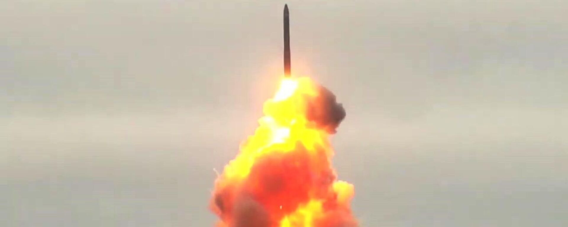 A training and combat launch of the Topol-M ballistic missile from the Plesetsk Cosmodrome. - Sputnik International, 1920, 01.04.2026