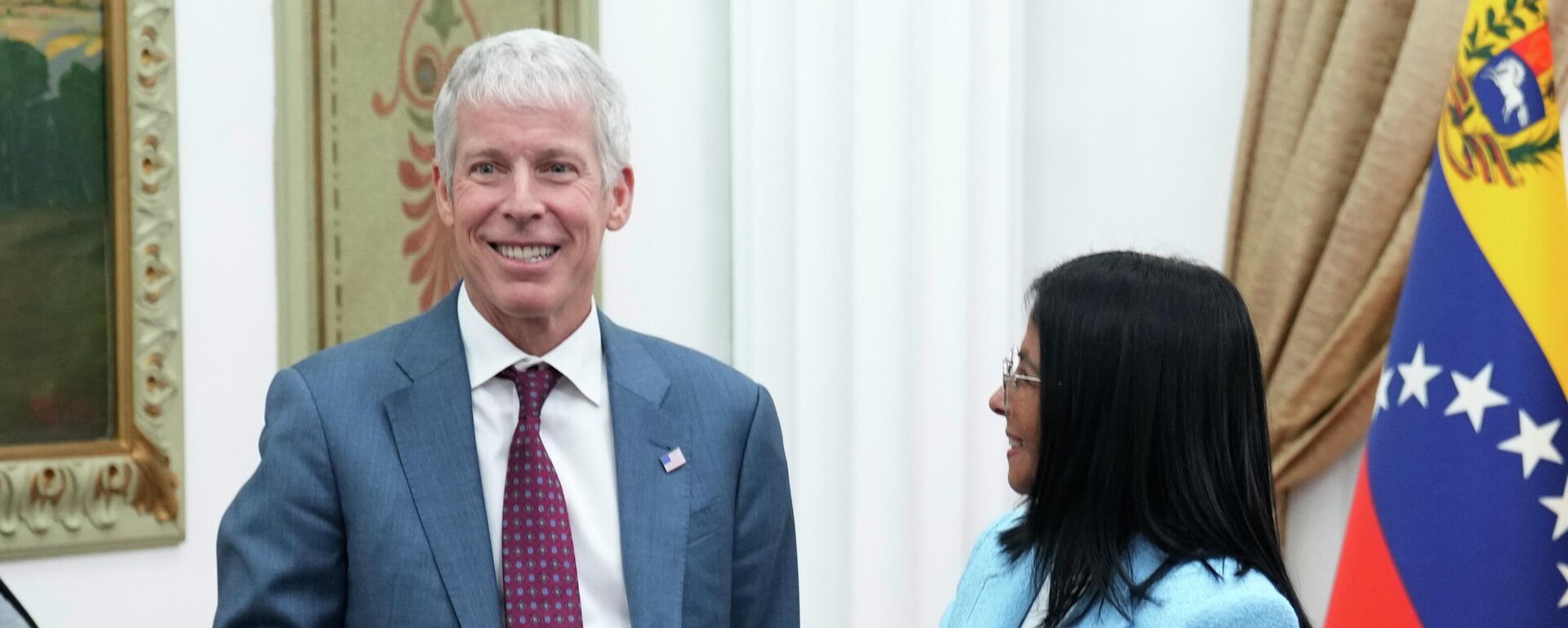 Venezuelan acting President Delcy Rodriguez greets US Energy Secretary Chris Wright at Miraflores palace - Sputnik International, 1920, 12.02.2026