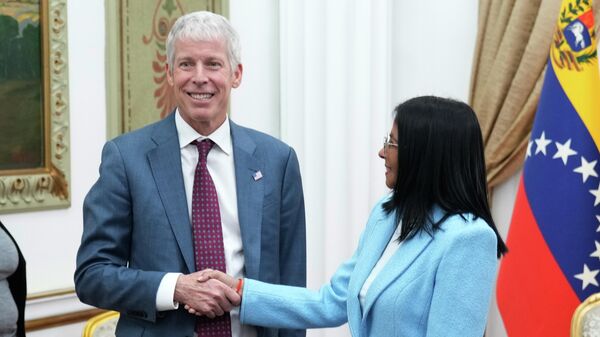 Venezuelan acting President Delcy Rodriguez greets US Energy Secretary Chris Wright at Miraflores palace - Sputnik International