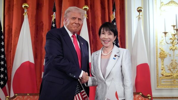 President Donald Trump, left, and Japan's Prime Minister Sanae Takaichi shake hands during a signing ceremony at Akasaka Palace in Tokyo, Japan, Tuesday, Oct. 28, 2025 - Sputnik International