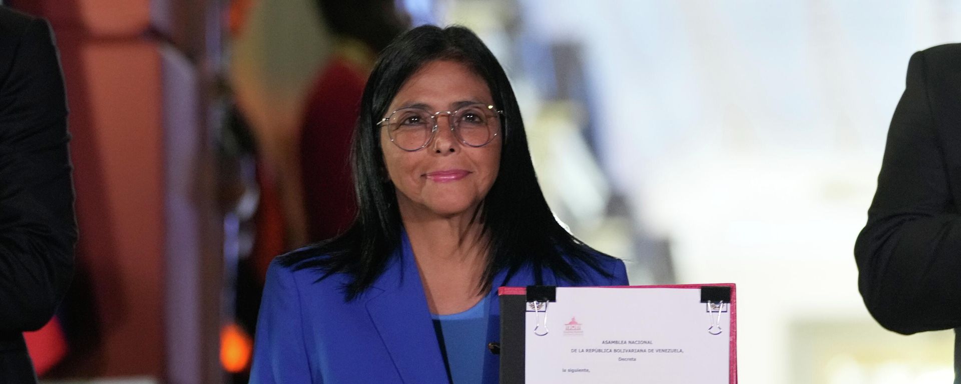 Delcy Rodriguez displays an amnesty bill approved by the National Assembly - Sputnik International, 1920, 15.04.2026