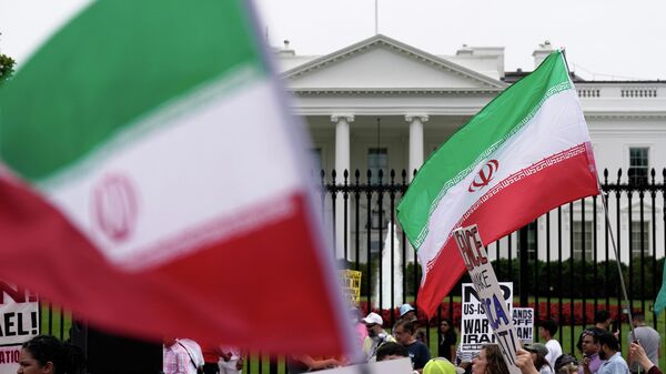 Demonstrators carry signs and wave the Iranian flag as they rally outside the White House, Sunday, June 22, 2025, in Washington, to protest the U.S. military strike on three sites in Iran early Sunday.  - Sputnik International