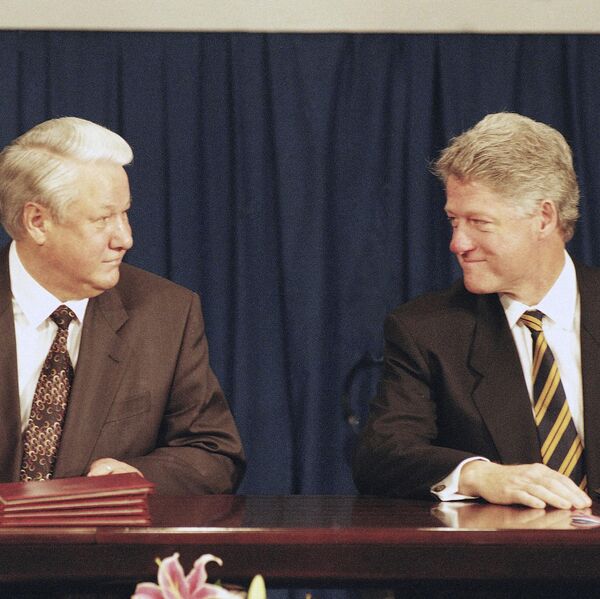 US President Bill Clinton, right, and Russian President Boris Yeltsin, left, look at each other after the signing ceremony for the Non-Proliferation Treaty in the Budapest Convention Center, Dec. 5, 1994, the first day of the two-day CSCE summit meeting in Hungary. - Sputnik International