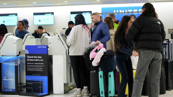 Travelers check into their flights at Newark Liberty International Airport in Newark, N.J., Monday, May 5, 2025. - Sputnik International