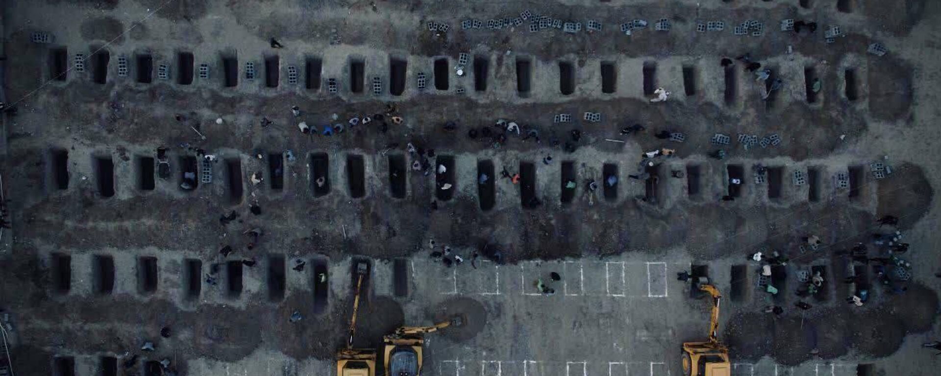 Trump's gift to the people of Iran: Iranian media share an aerial photo of 165 graves for girls killed in the Minab school attack - Sputnik International, 1920, 03.03.2026