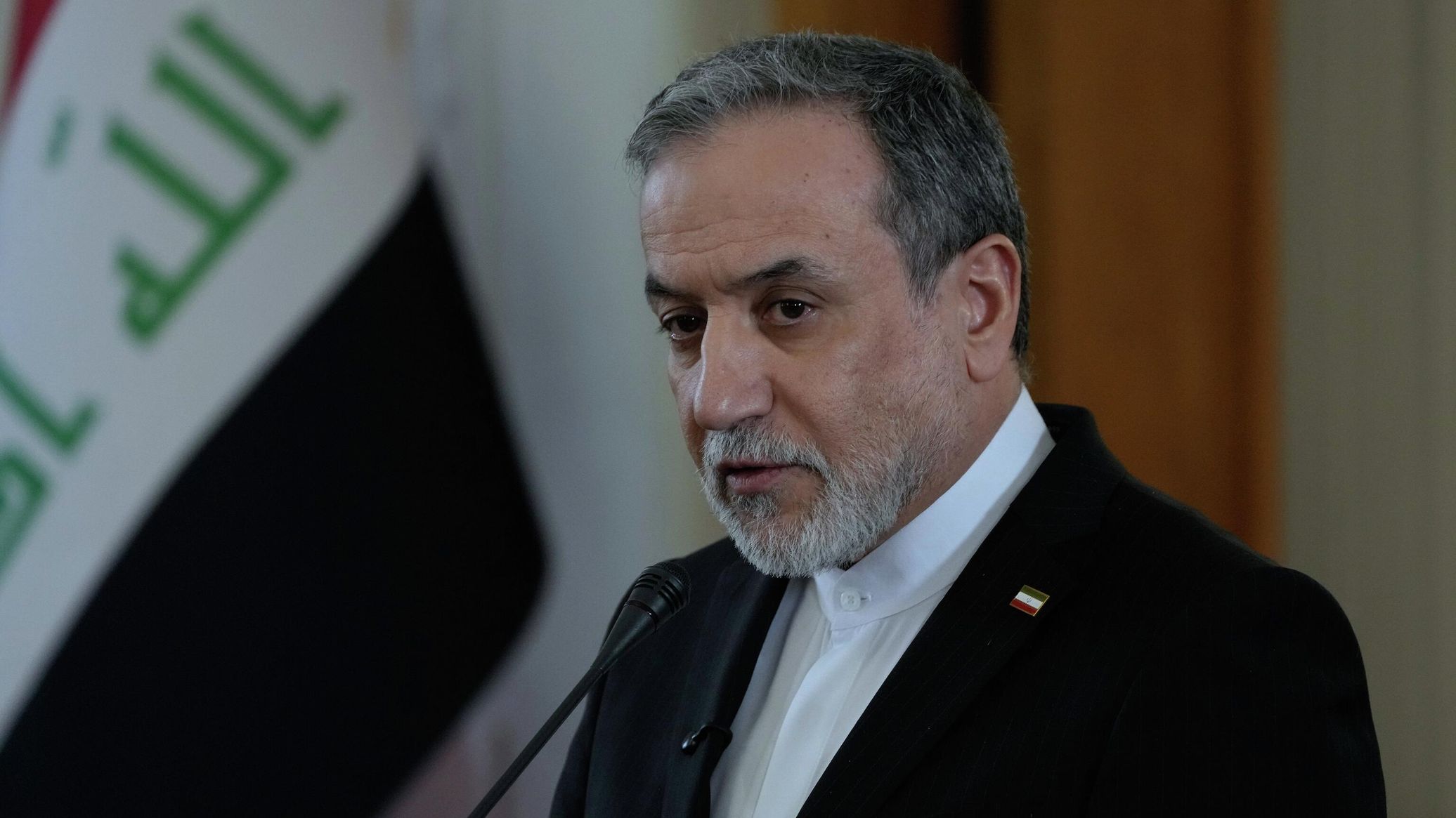 Iran Warns UK of Implications of Providing Its Bases for US Aircraft