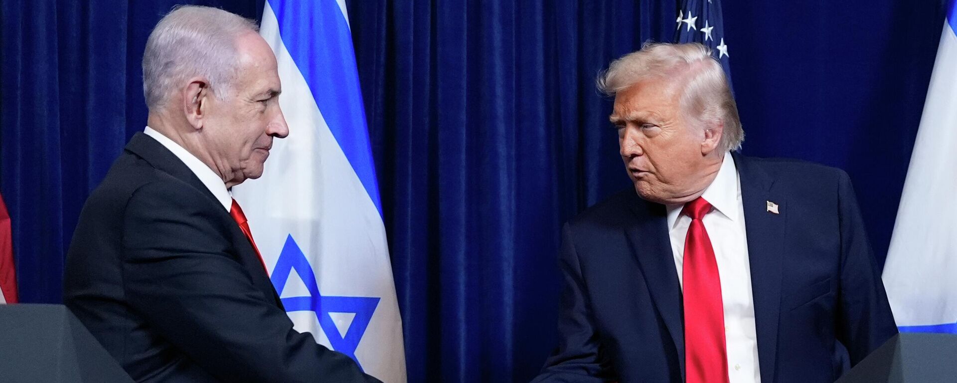 President Donald Trump shakes hands with Israel's Prime Minister Benjamin Netanyahu at the end of a news conference at Mar-a-Lago, Monday, Dec. 29, 2025, in Palm Beach, Fla - Sputnik International, 1920, 09.03.2026