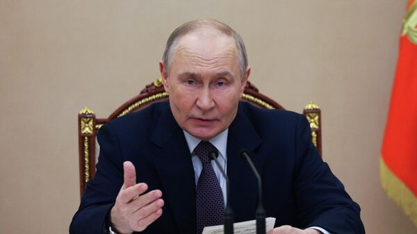 President Vladimir Putin held a meeting on the situation on the global oil and gas market. - Sputnik International