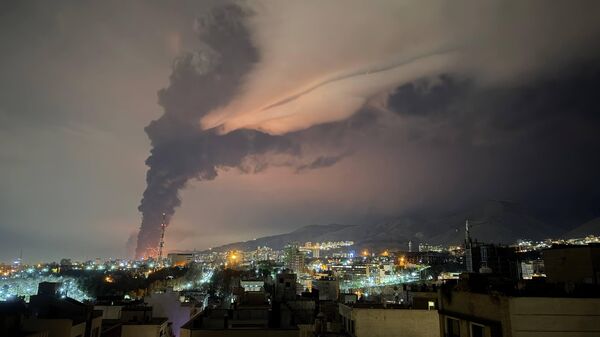 Explosion at Shahran oil depot facility in western Tehran - Sputnik International