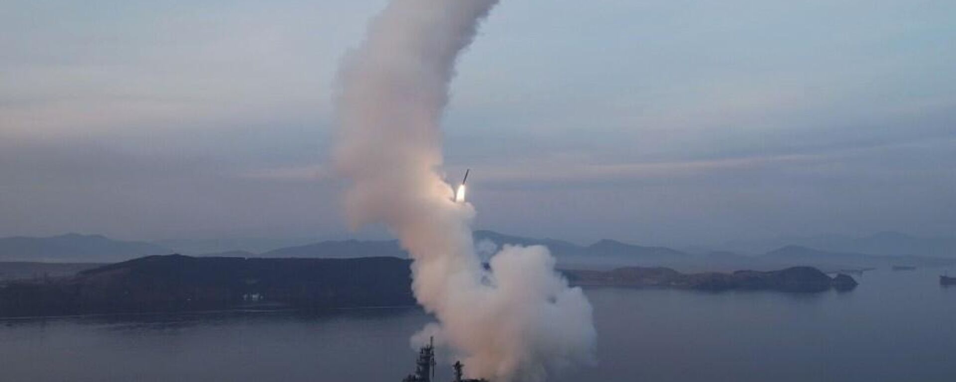 North Korea test-fires strategic cruise missiles from Choe Hyon destroyer, March 10, 2026 (KCNA) - Sputnik International, 1920, 11.03.2026