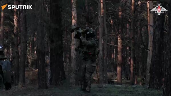 Elite Russian airborne unit takes out Ukrainian drone - Sputnik International