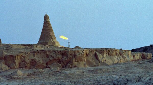 An ancient mosque and the flame of a petrochemical plant, burning off unwanted gas byproducts is seen in Kharg Island, Iran, July 1971. - Sputnik International