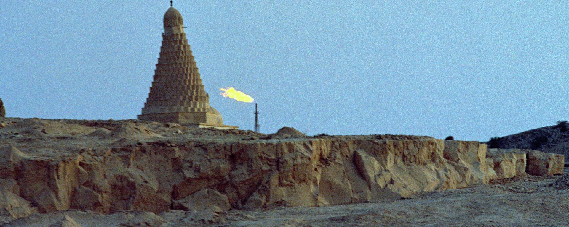 An ancient mosque and the flame of a petrochemical plant, burning off unwanted gas byproducts is seen in Kharg Island, Iran, July 1971. - Sputnik International, 1920, 14.03.2026