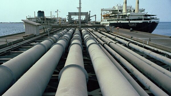 A view of the pipes and a tanker on Kharg jetty in Iran, seen July 1971.   - Sputnik International
