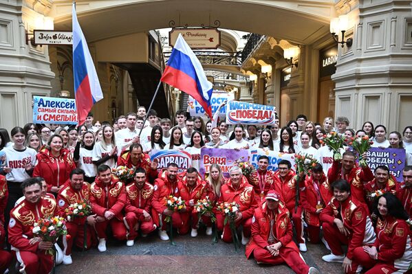 Honoring Russian athletes at GUM. The Russian Paralympic team took third place in the medal standings, with six athletes winning 12 medals: 8 gold, 1 silver, and 3 bronze. - Sputnik International
