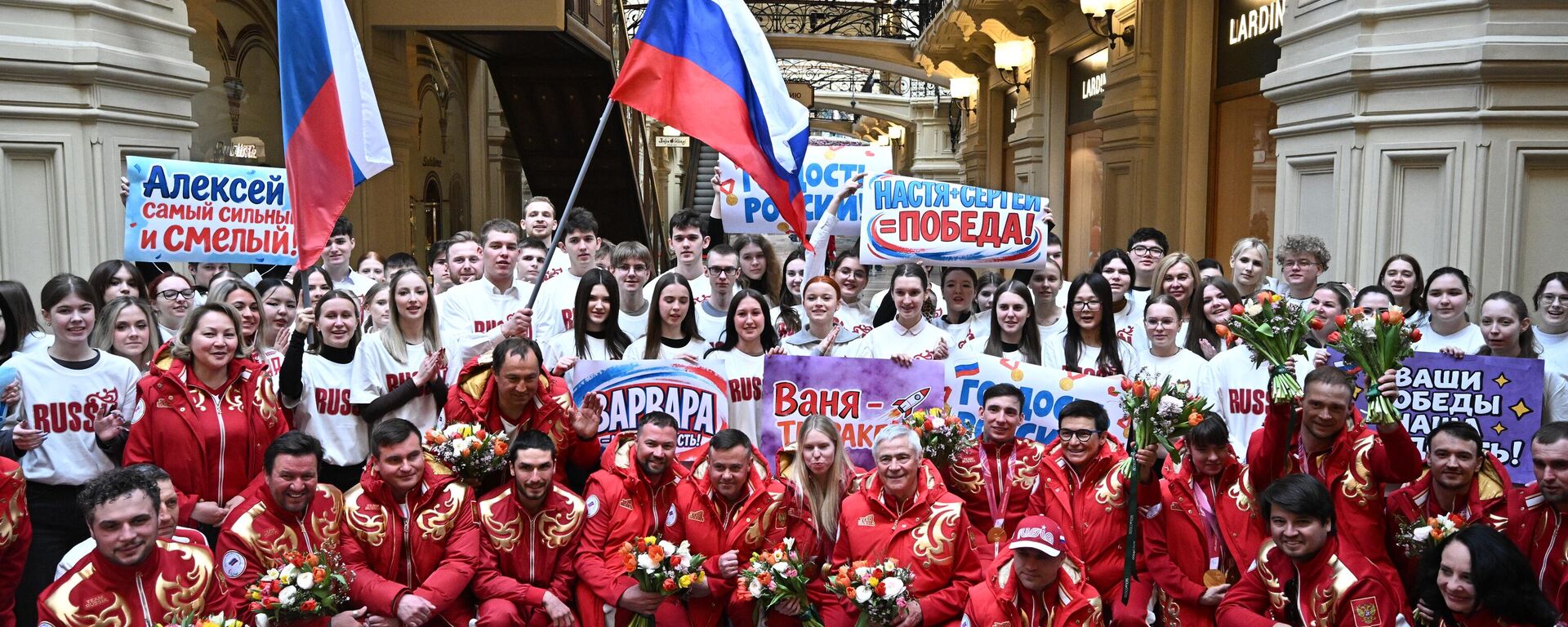 Honoring Russian athletes at GUM. The Russian Paralympic team took third place in the medal standings, with six athletes winning 12 medals: 8 gold, 1 silver, and 3 bronze. - Sputnik International, 1920, 17.03.2026