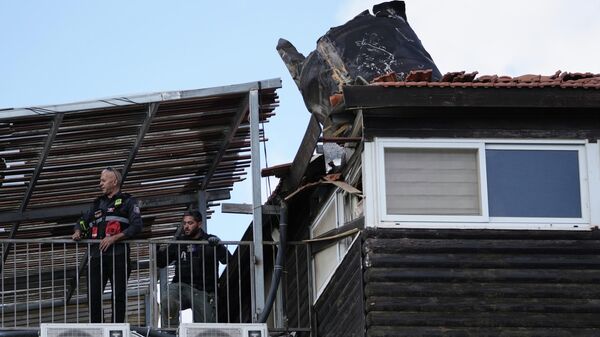 Israeli security forces inspect a house in east Jerusalem where a fragment of an Iranian missile crashed onto the rooftop, Monday, March 16, 2026.  - Sputnik International
