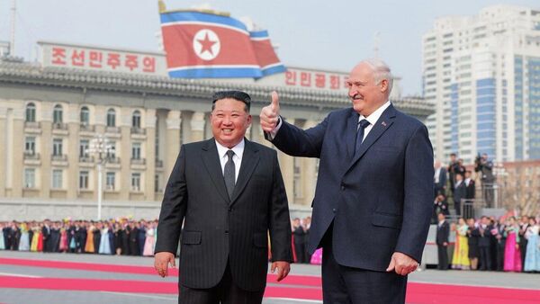 Kim Jong-un welcomes Alexander Lukashenko in Pyongyang - Sputnik International