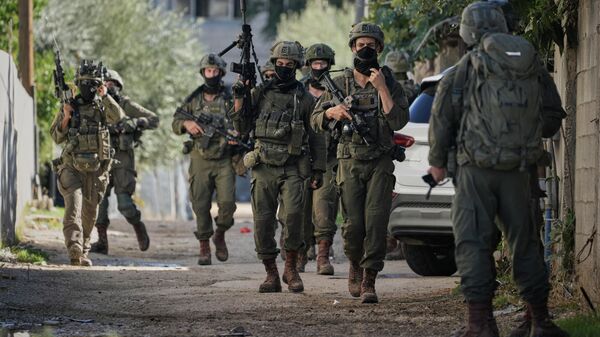 Israeli soldiers are seen during an army raid in the West Bank town of Tubas, Nov. 26, 2025. - Sputnik International