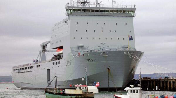 RFA Lyme Bay berthed at Portland Port in August 2007 - Sputnik International