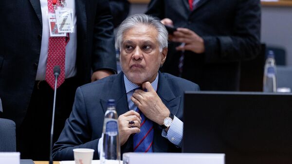 Pakistan's Deputy Prime Minister and Minister of Foreign Affairs Mohammad Ishaq Dar attends a roundtable session of the EU Indo-Pacific Ministerial Forum meeting at the European Council building in Brussels, Friday, Nov. 21, 2025. - Sputnik International
