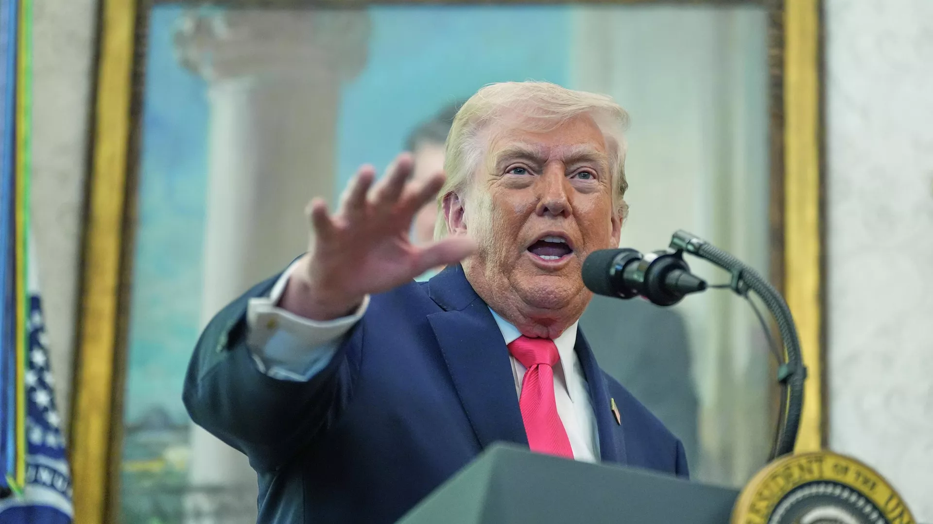 President Donald Trump speaks during the swearing in for Homeland Security Secretary Markwayne Mullin in the Oval Office of the White House, Tuesday, March 24, 2026, in Washington - Sputnik International, 1920, 10.04.2026