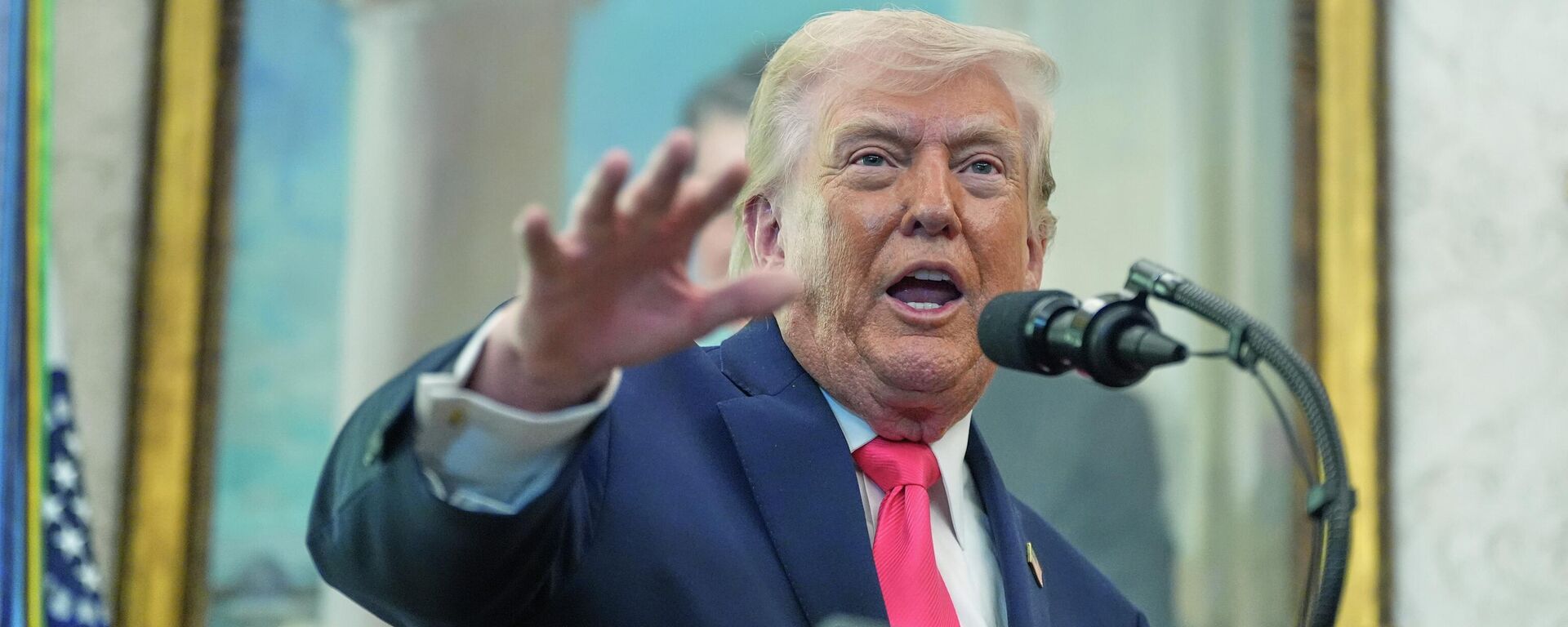 President Donald Trump speaks during the swearing in for Homeland Security Secretary Markwayne Mullin in the Oval Office of the White House, Tuesday, March 24, 2026, in Washington - Sputnik International, 1920, 02.04.2026