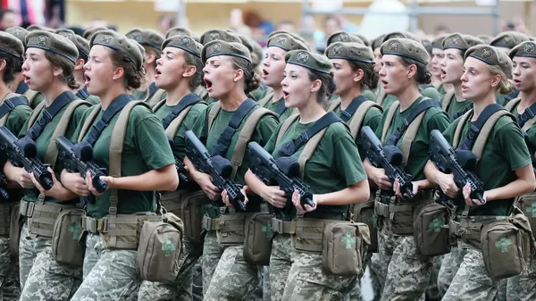 Ukriane's female soldiers march during a rehearsal of a military parade in Kiev, Ukraine, Aug. 18, 2018.  - Sputnik International