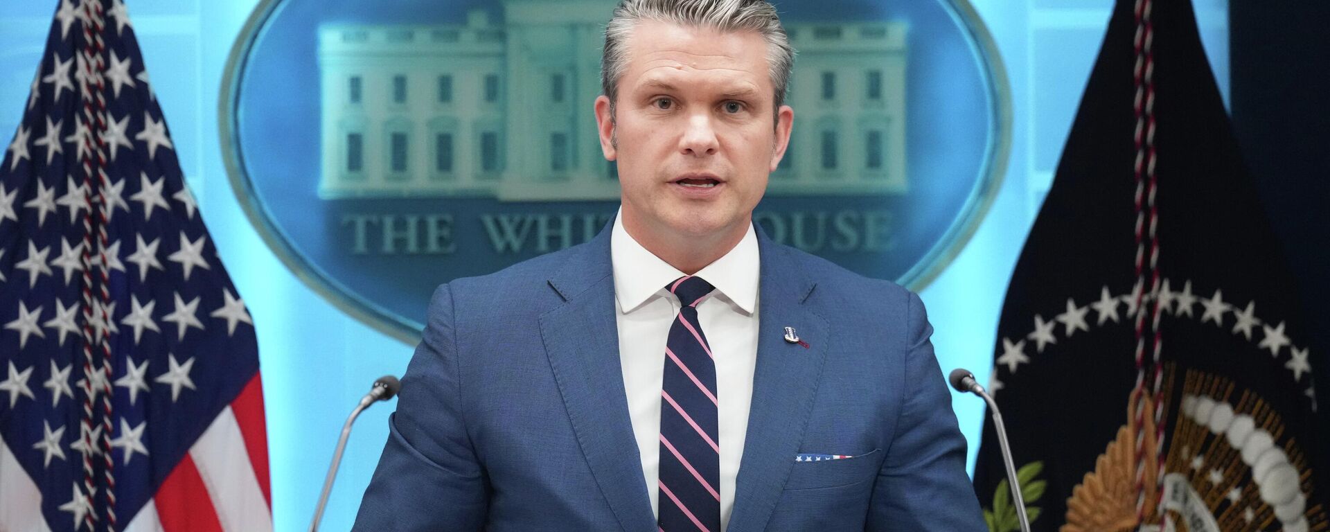 US Secretary of War Pete Hegseth speaks with reporters during a news conference with President Donald Trump in the James Brady Press Briefing Room at the White House, Monday, April 6, 2026, in Washington. (AP Photo/Mark Schiefelbein) - Sputnik International, 1920, 24.04.2026