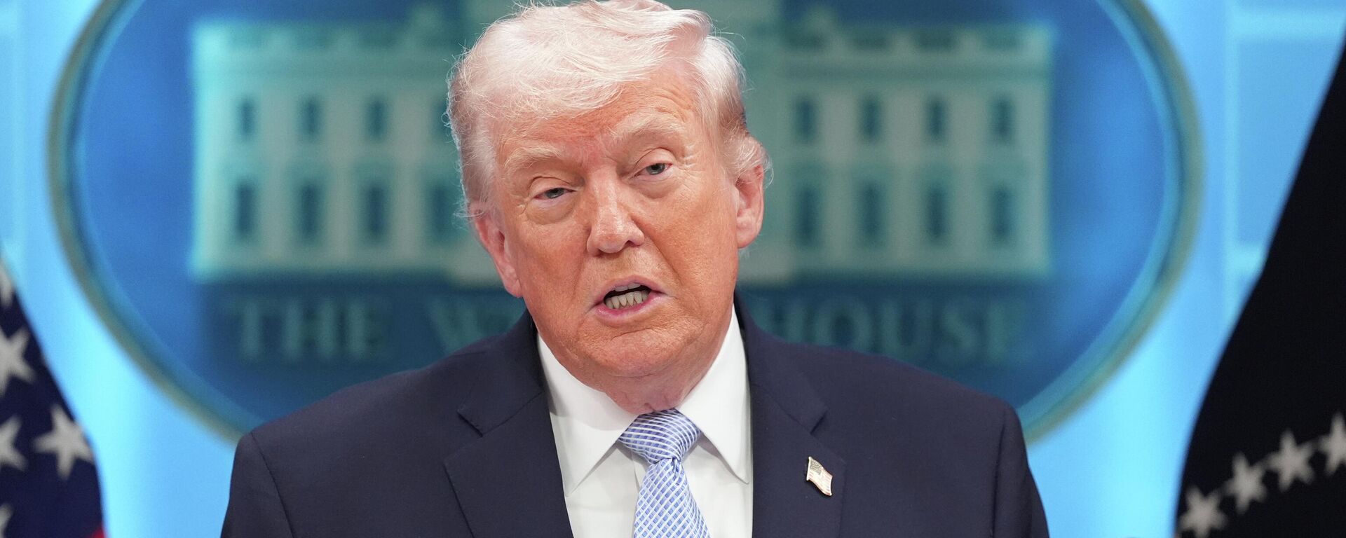 President Donald Trump speaks with reporters in the James Brady Press Briefing Room at the White House, Monday, April 6, 2026, in Washington - Sputnik International, 1920, 08.04.2026