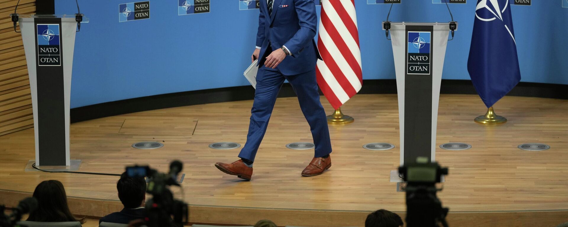 US Secretary of War Pete Hegseth leaves the stage after addressing a media conference at a meeting of NATO defense ministers at NATO headquarters in Brussels, Feb. 13, 2025.  - Sputnik International, 1920, 10.04.2026