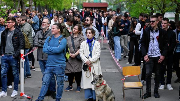 People queue up outside a polling station during the Hungarian parliamentary election in Budapest, Hungary, Sunday, April 12 - Sputnik International