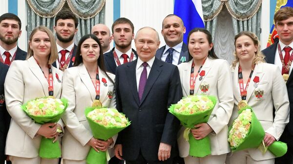 Putin: IOC'nun Eylemleri Uluslararası Spor Yetkilileri Arasındaki Yolsuzluğu Ortaya Çıkardı